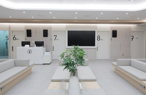 관절/척추센터 · 내과 · 비수술센터 · 원무행정팀 (접수 수납) 이미지